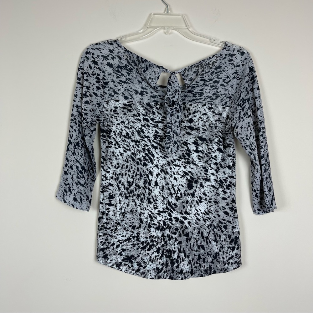 Ann Taylor animal print 3/4 sleeve top - Picture 2 of 4